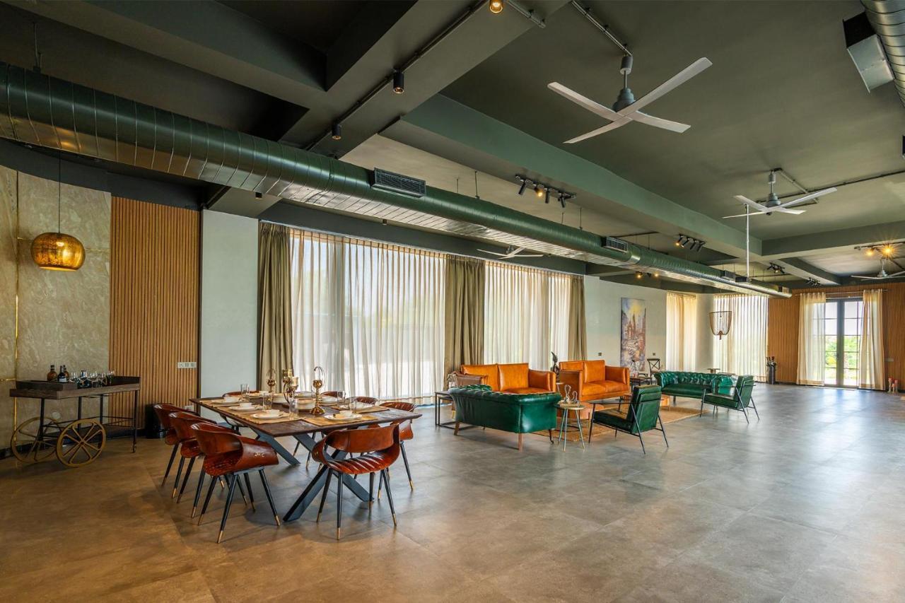 Stayvista'S Anantam - Luxury 4Br Villa With Huge Swimming Pool In Delhi New Delhi Luaran gambar