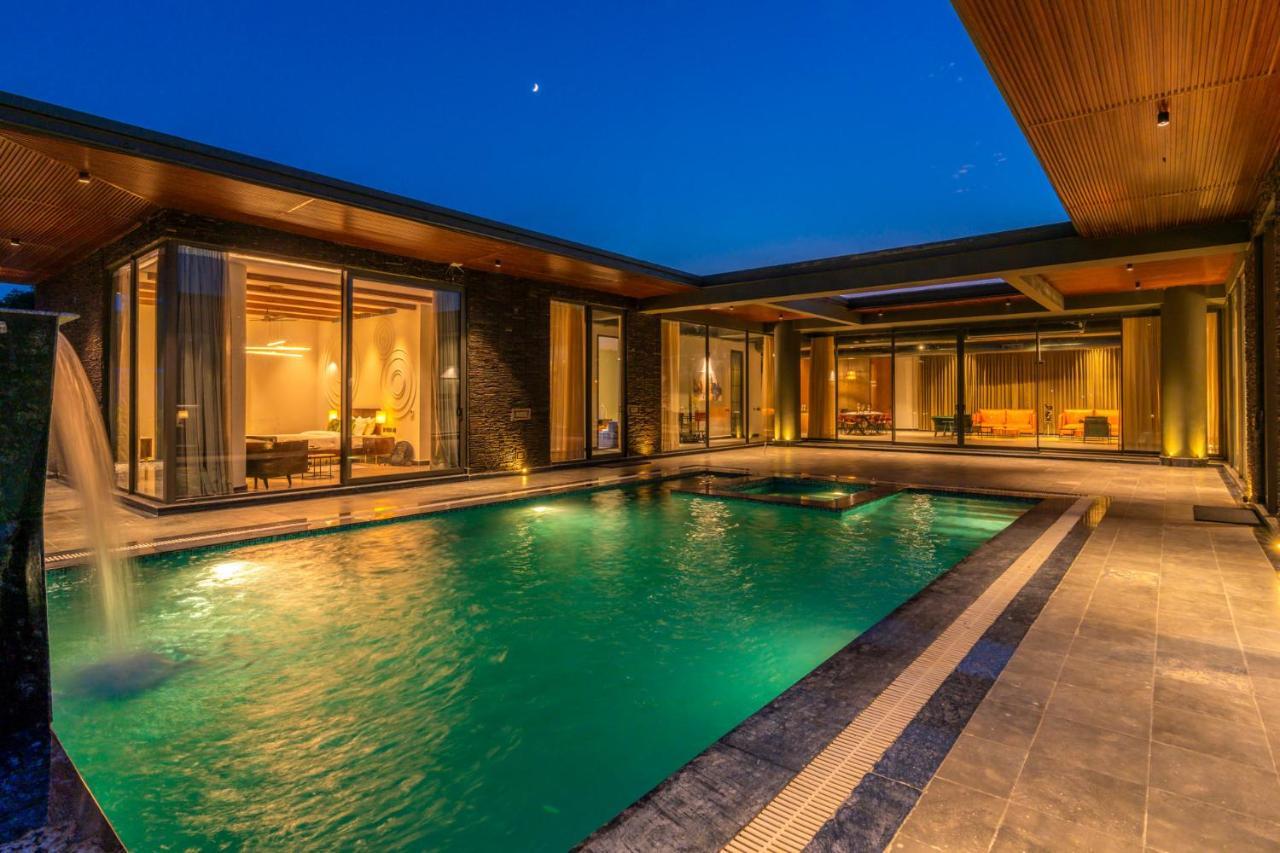 Stayvista'S Anantam - Luxury 4Br Villa With Huge Swimming Pool In Delhi New Delhi Luaran gambar