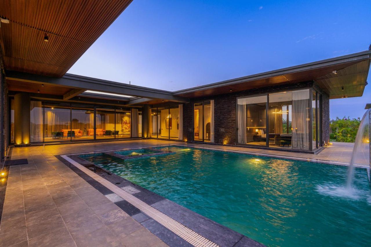 Stayvista'S Anantam - Luxury 4Br Villa With Huge Swimming Pool In Delhi New Delhi Luaran gambar