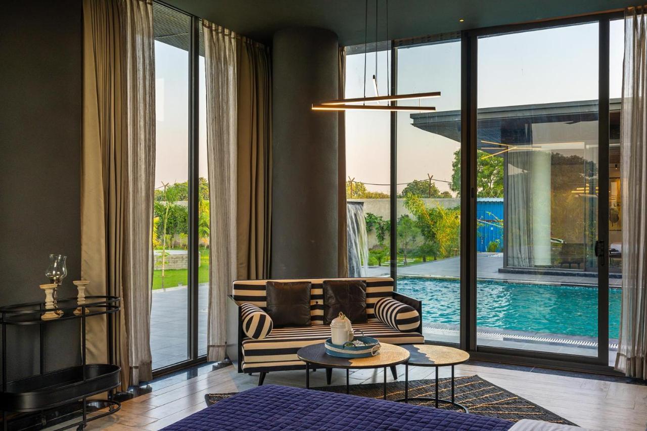 Stayvista'S Anantam - Luxury 4Br Villa With Huge Swimming Pool In Delhi New Delhi Luaran gambar