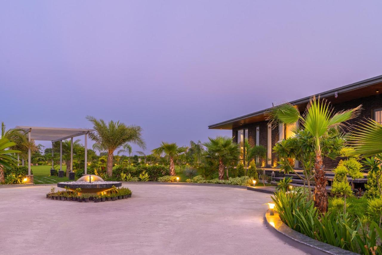 Stayvista'S Anantam - Luxury 4Br Villa With Huge Swimming Pool In Delhi New Delhi Luaran gambar